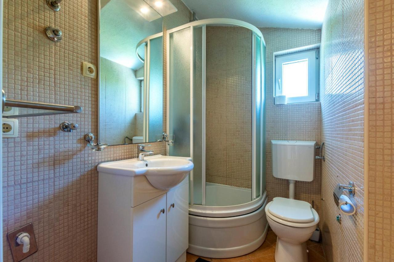Janus Apartments Єлса Екстер'єр фото