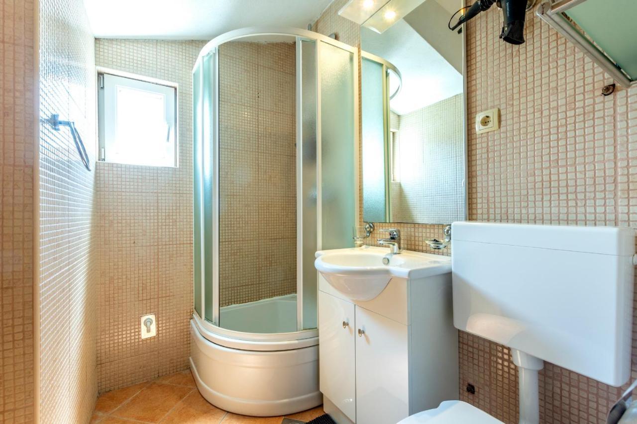 Janus Apartments Єлса Екстер'єр фото