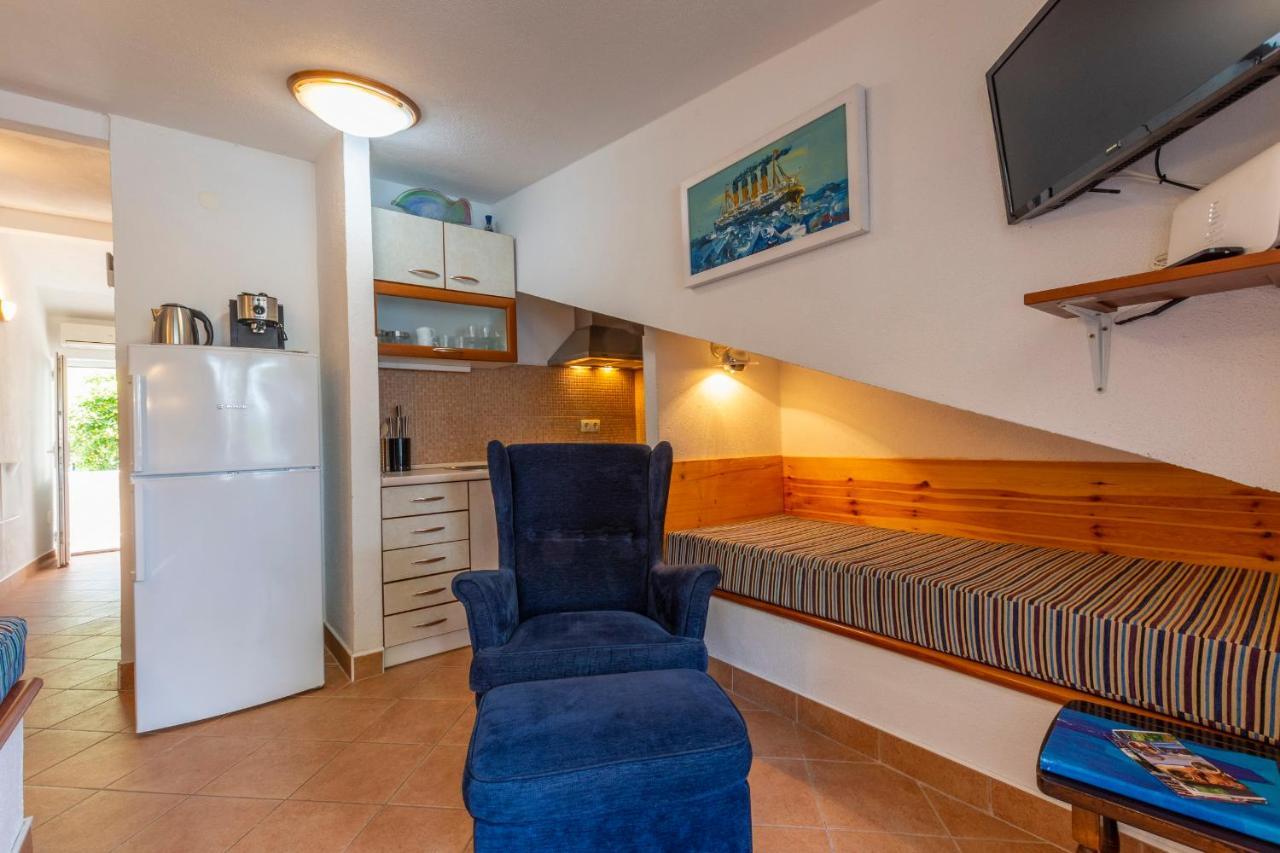 Janus Apartments Єлса Екстер'єр фото